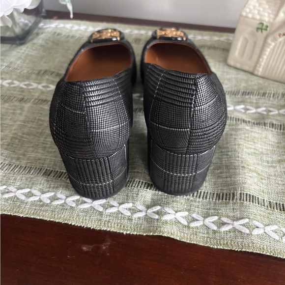 Tory Burch Black Plaid Heels with Gold Logo - Picture 5 of 10